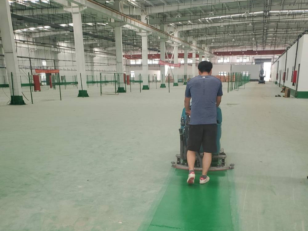 地下車庫使用洗地機(jī)時應(yīng)注意什么？