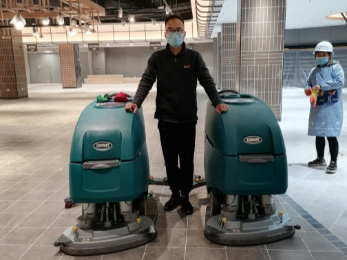 大型商場洗地機(jī)使用時要注意什么？
