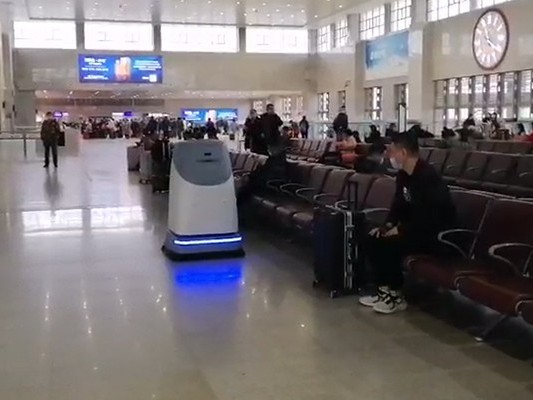 坦力無人大型掃地機(jī)“下凡”，車站清潔難題一鍵 “飛升”
