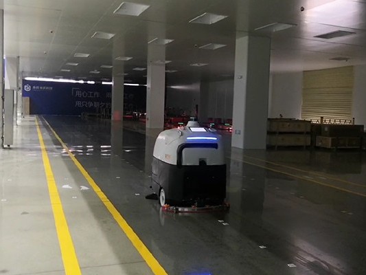 制造類企業(yè)為何使用坦力工業(yè)智能清掃機(jī)器人替代人工？