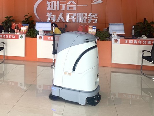這臺工業(yè)用自動掃地機(jī)器人成清潔大贏家，一棟樓都被它 “征服”